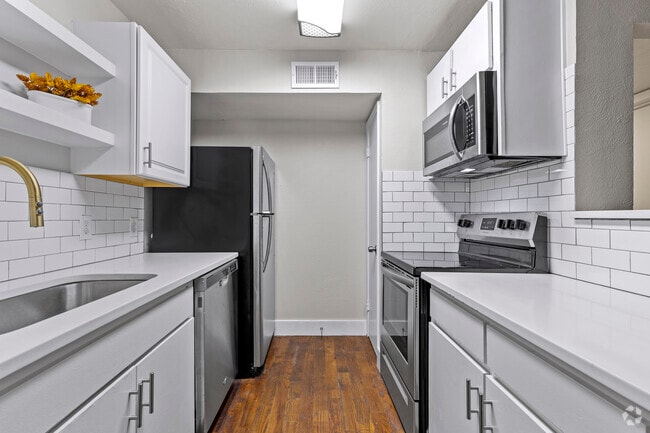 1HAB, 1BA - 690SF (A1RO) - Cocina - Olive at Vernon