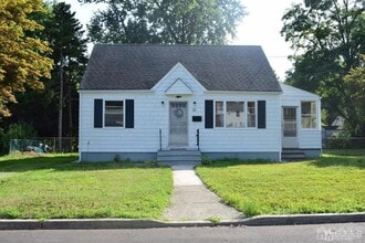 Building Photo - 15 Cleveland Ave