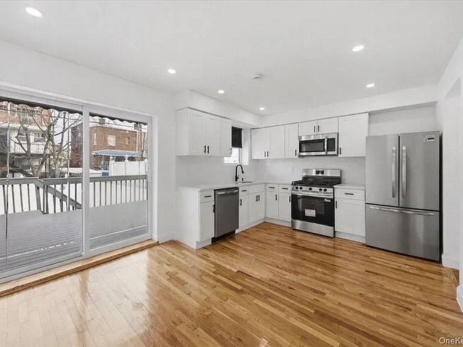 Building Photo - 252 Brinsmade Ave