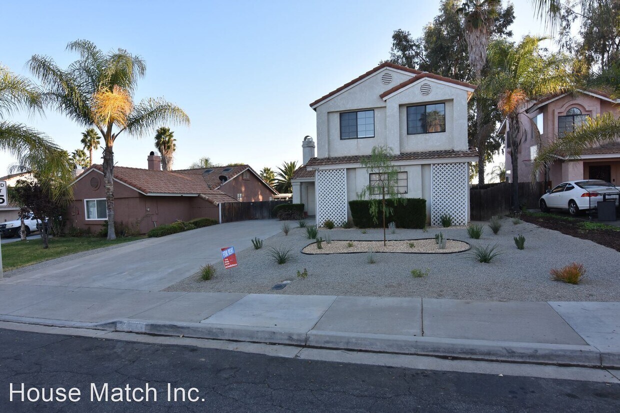 Foto principal - 4 br, 2.5 bath House - 39664 Rustic Glen Dr