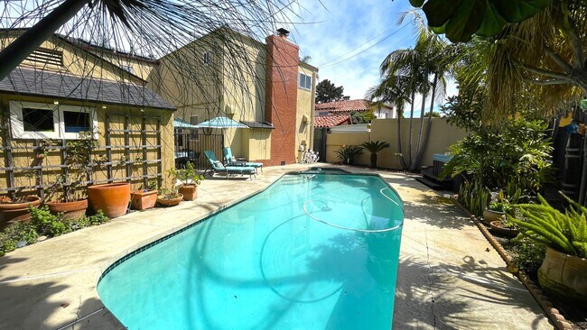 Building Photo - Charming Historic Point Loma Home! Featuri...