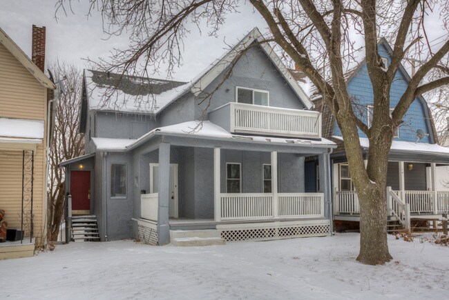 Building Photo - Refinished 2 Bedroom with Garage
