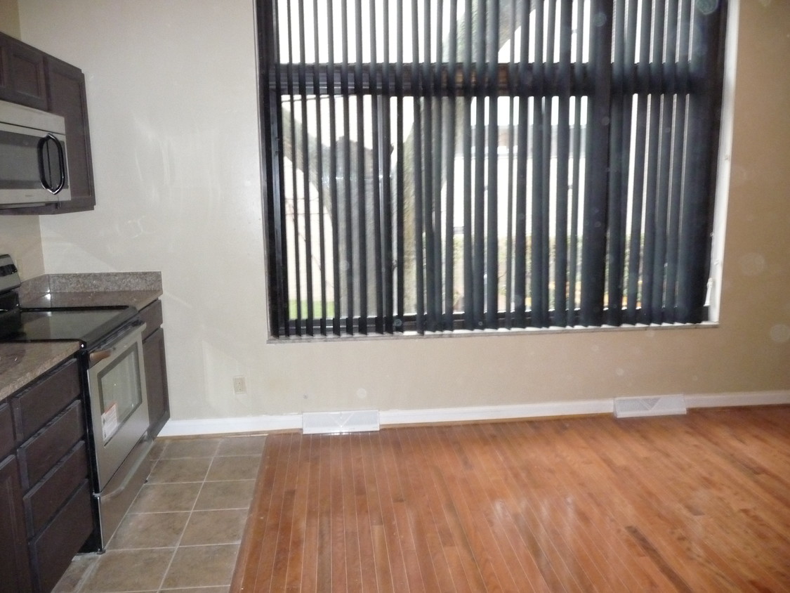 Primary Photo - 735 N Highland Ave