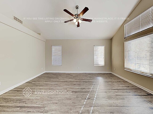 Foto del edificio - 3724 Beacon Point St