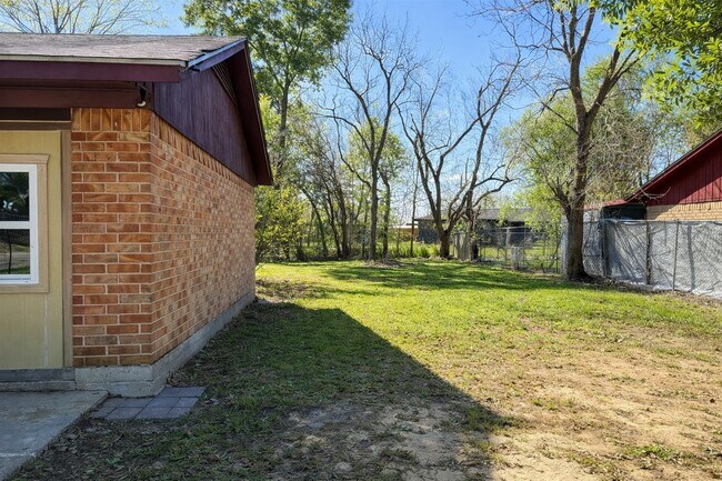 Foto del edificio - 17230 Blairwood Dr