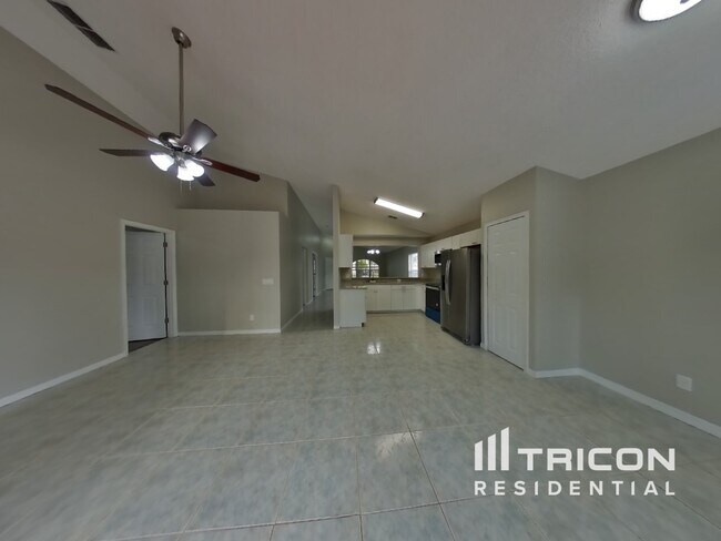 Building Photo - 2355 Island Club Way