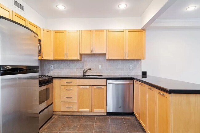 Building Photo - 143 Mulberry Street