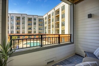 Building Photo - Metropolitan at the Riverwalk