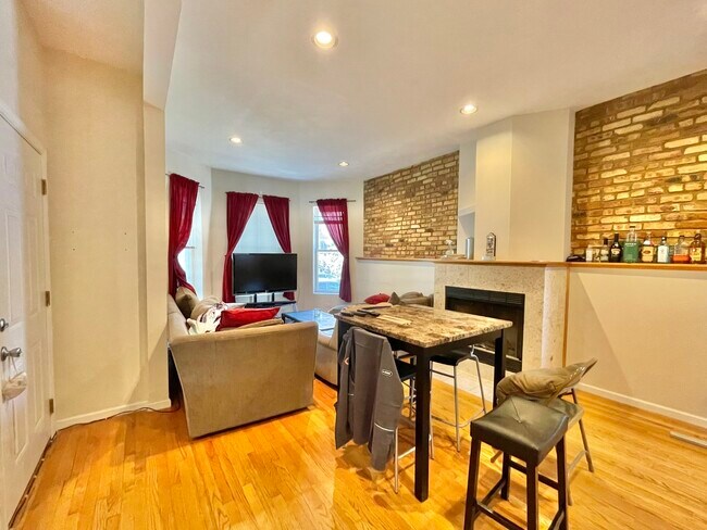 Foto del edificio - 1329 N Artesian Ave
