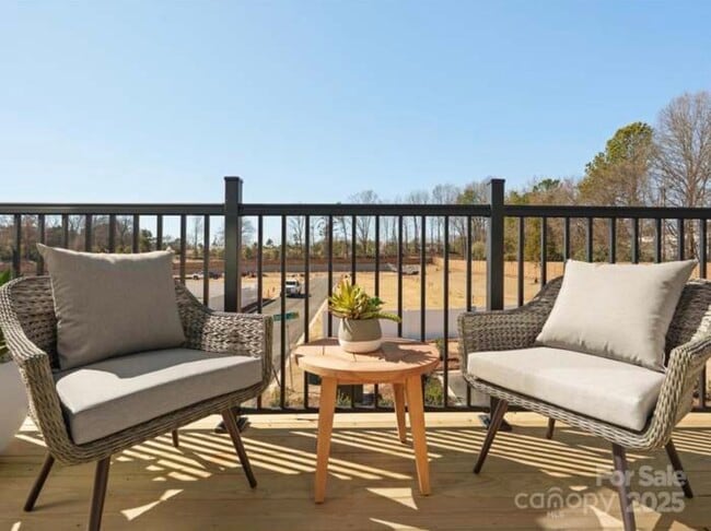 Photo - 5624 Kingspan Dr House