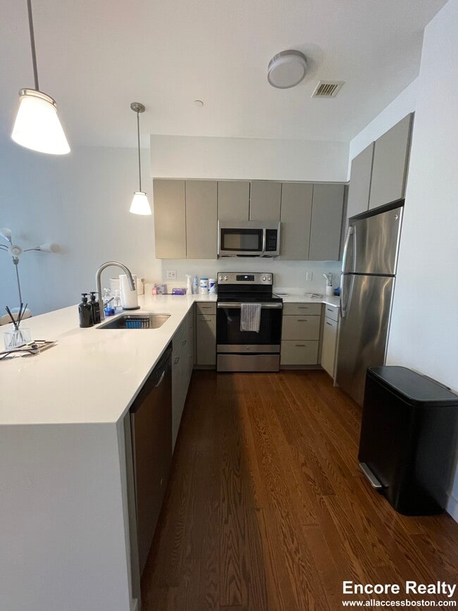 Building Photo - 373 Harvard St