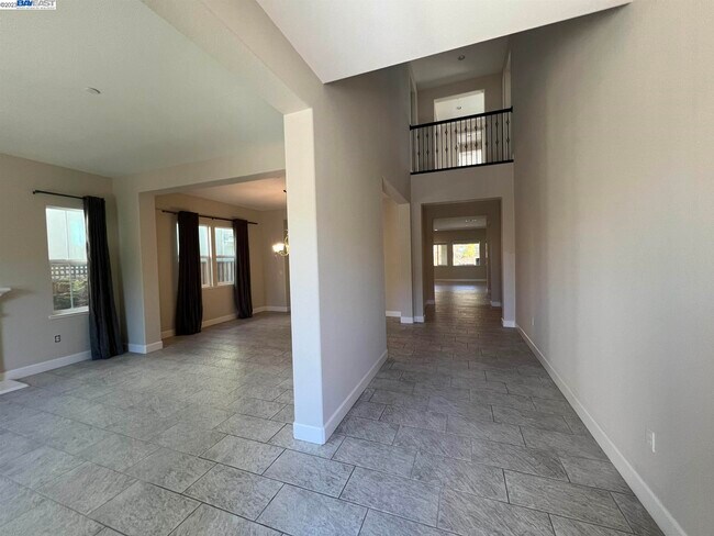 Foto del edificio - 1695 N Terracina Dr