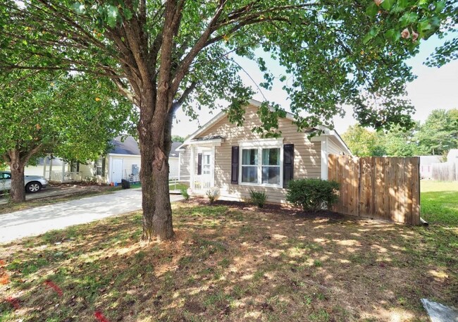 Building Photo - 4016 Apperson Dr