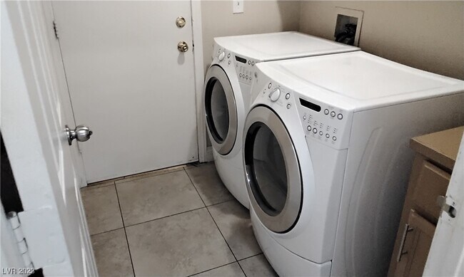 Foto del edificio - 3717 Iverson Ln