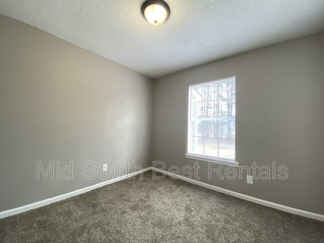 Building Photo - 2212 Loop Acres Dr