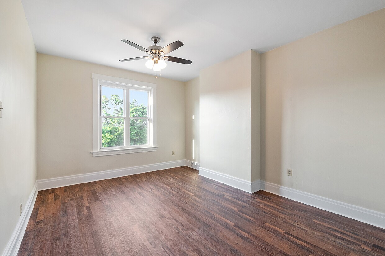 Unit 2 - Living room - 1840 Tonopah Ave