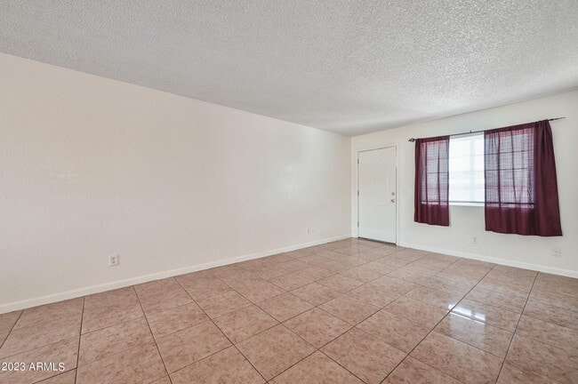 Foto del edificio - 1815 N Spring -