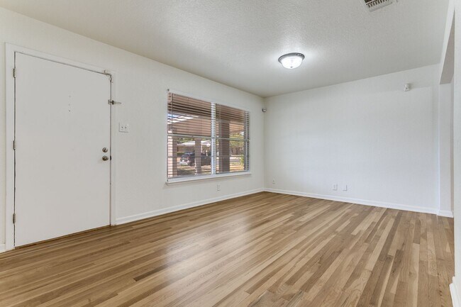 Foto del edificio - RENOVATED 3-BEDROOM HOME IN RIDGEVIEW