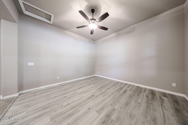 Foto del edificio - 4318 N 180th Dr