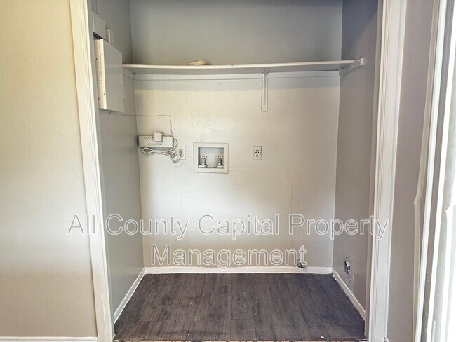 Building Photo - 1102 Hickory Grove Dr