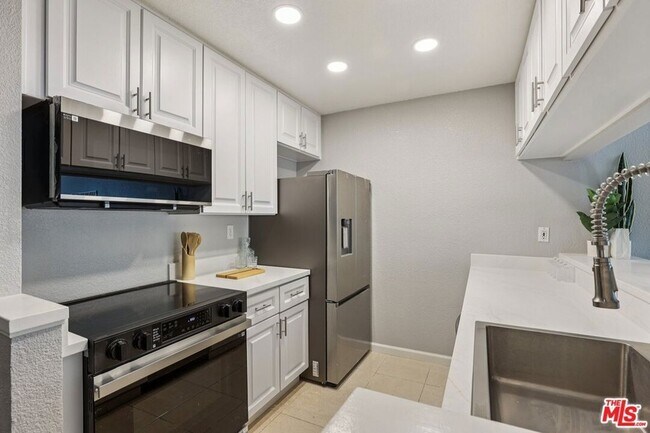 Foto del edificio - 1706 Bevin Brook Dr