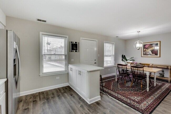 Foto del edificio - 226 S Hoyne Ave