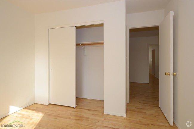 Bedroom - Chesterfield Townhomes