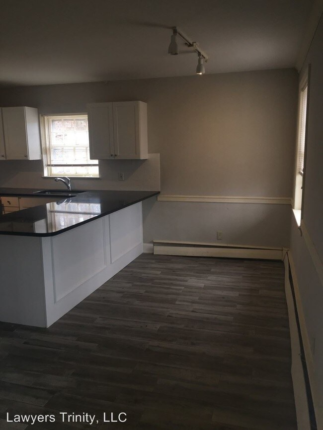 Foto del edificio - 1050 Trinity Ln