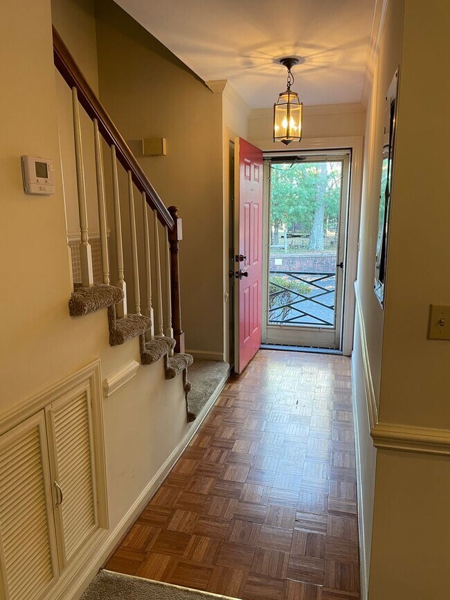 Foto del edificio - 2 BED, 1.5 BATH TWO STORY TOWNHOME!
