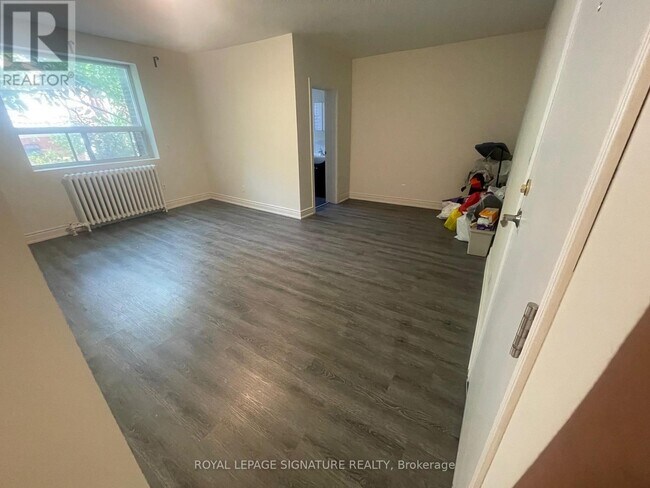 Photo du bâtiment - 394-394 Dovercourt Rd