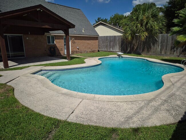 Foto del edificio - 3307 Rockyridge Dr