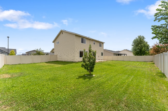 Building Photo - 1119 S Tomen Ave