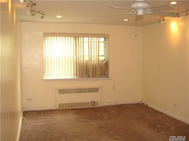 Building Photo - 6530 Grand Central Pkwy