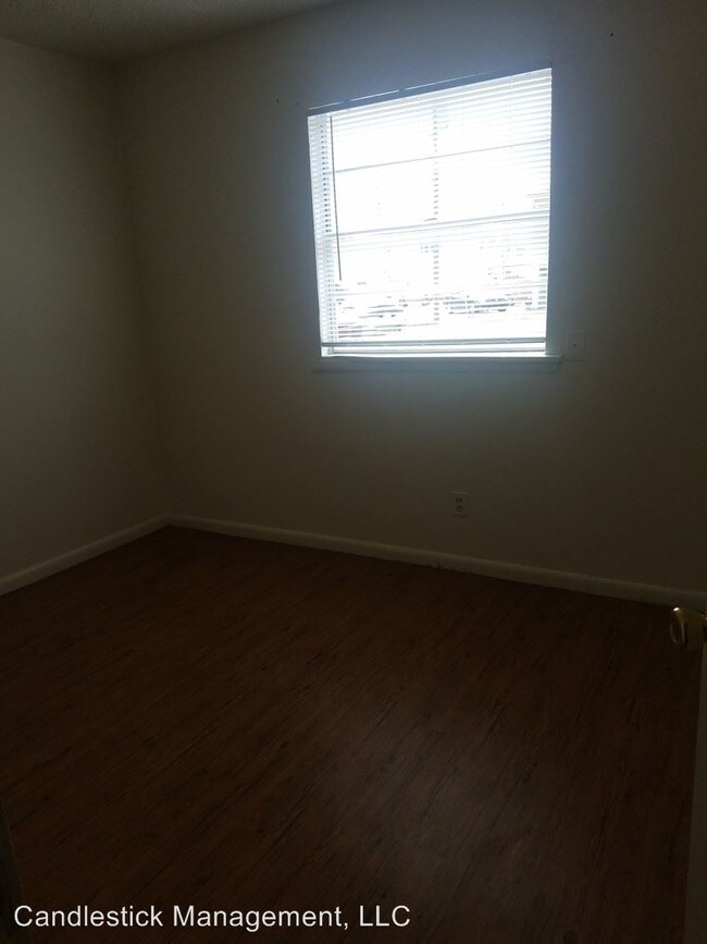 Building Photo - 414 SE Tefft St