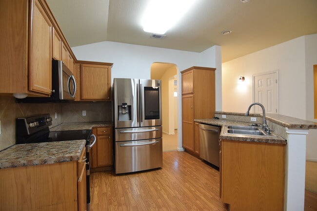 Building Photo - 606 Cattail Cir