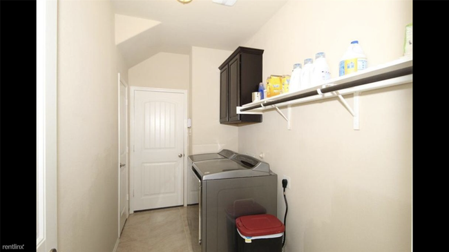 Building Photo - 4 br, 3 bath House - 1300 Cheyenne Dr