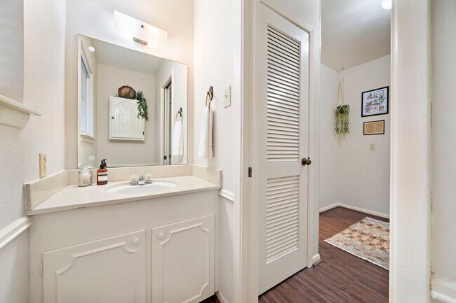 Foto del edificio - 4912 Goose Creek Dr
