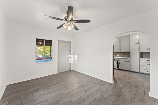 Foto del edificio - 10639 Fitzroy Ave