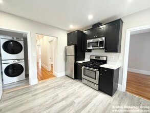 Building Photo - 71 Saxton St