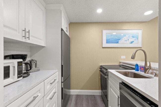 Building Photo - 36750 US Hwy 19 N