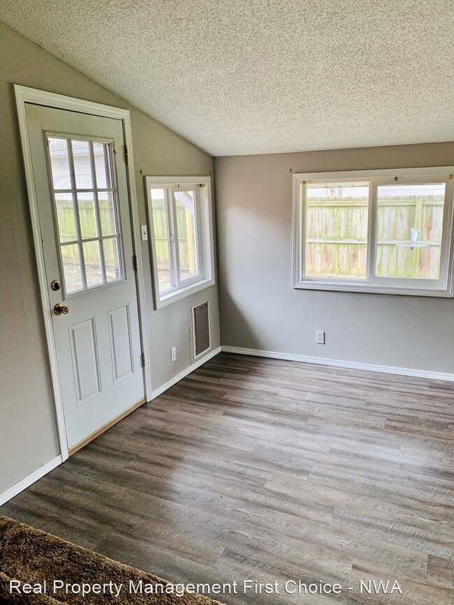 Building Photo - 3 br, 2 bath House - 309 SE B Street