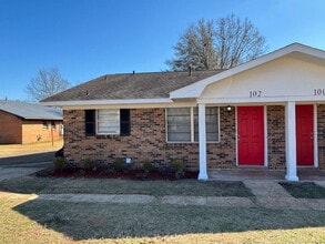 Building Photo - 102 Parker Dr