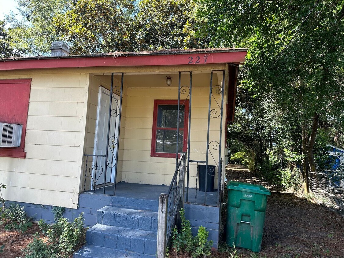 Foto del edificio - 227 Frost St