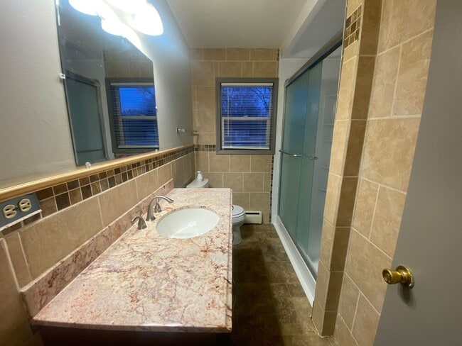 Building Photo - MOVE IN READY - 3 bdrm/1.5 bath House for ...