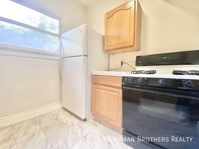 Building Photo - 532 S Coronado St