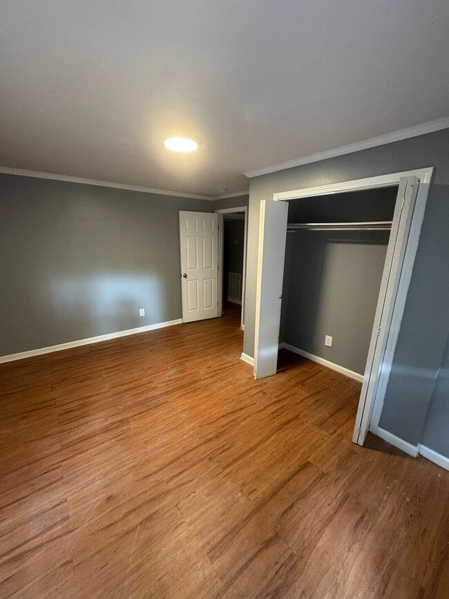 Building Photo - 290 Clisby Pl