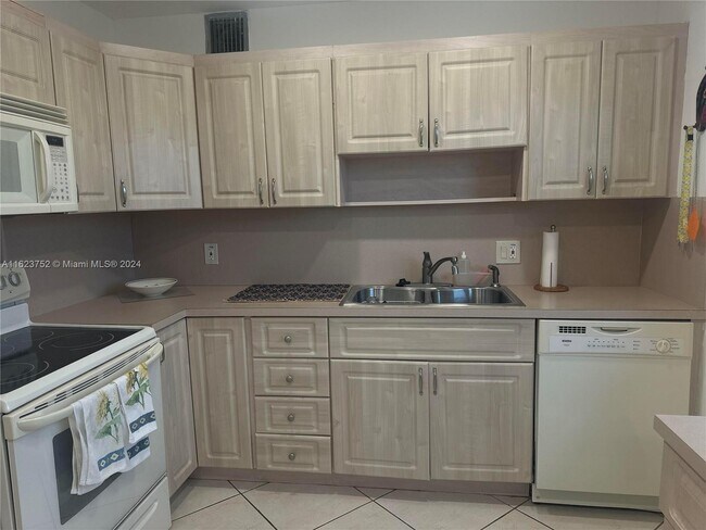 Foto del edificio - 850 SW 133rd Terrace