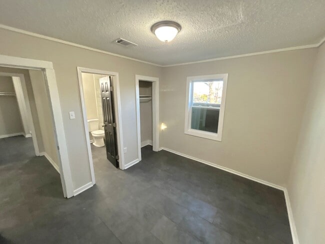 Building Photo - 2971 Forrest Ave