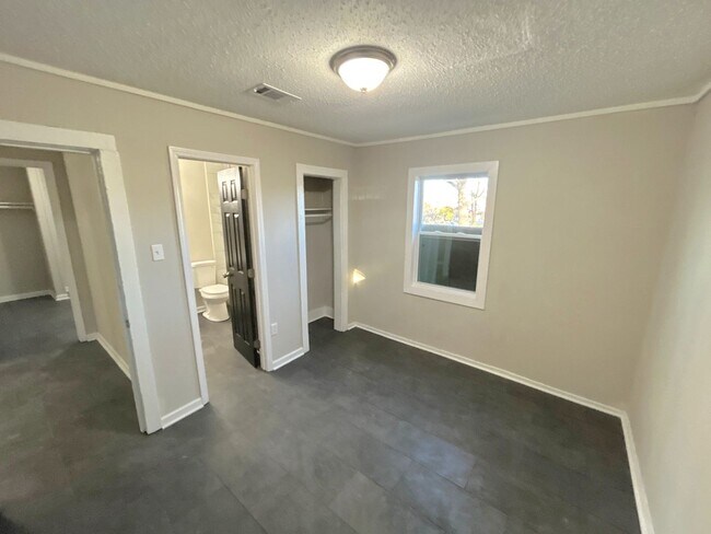 Foto del edificio - 2971 Forrest Ave