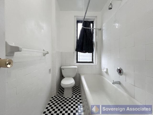 Foto del edificio - 2 bedroom in BRONX NY 10474